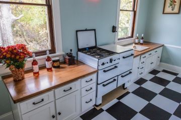 LONZ MANSION KITCHEN MUSEUM RENTAL LAKEFRONT