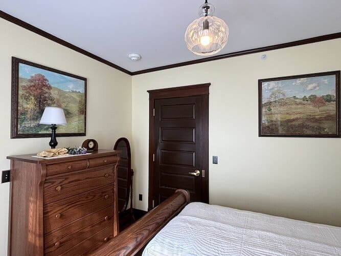 LONZ MANSION BEDROOM RENTAL LAKEFRONT